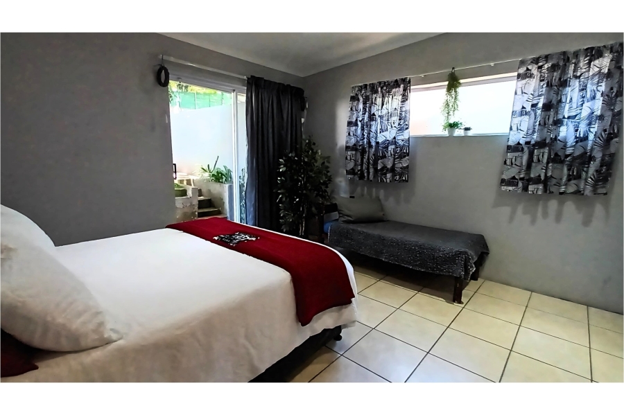 7 Bedroom Property for Sale in Bonza Bay Eastern Cape